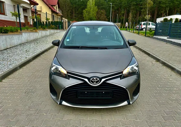 wielkopolskie Toyota Yaris cena 37900 przebieg: 32700, rok produkcji 2016 z Chodzież